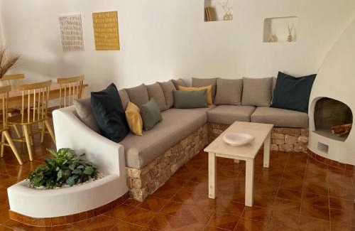 Pilar de la Mola Casa | CAN MARIANO BARBER