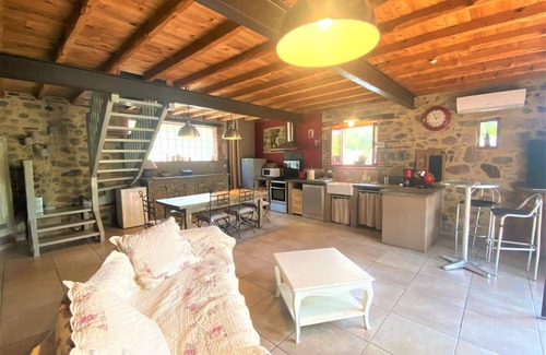 Eus Casa | CAN MASSOT - ALQUILER CON PISCINA PARA 6 PERSONAS