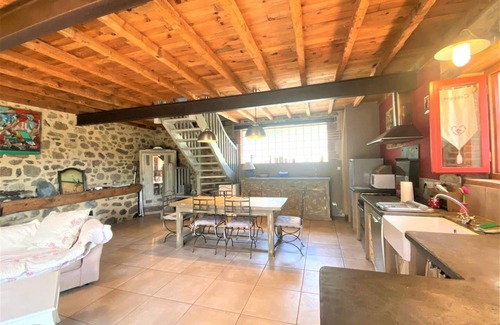 Eus Casa | CAN MASSOT - ALQUILER CON PISCINA PARA 6 PERSONAS