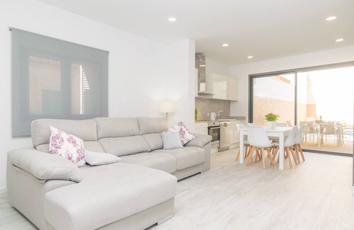 Sa Pobla Villa | CAN SERRA - Moderna casa de pueblo con piscina privada. WiFi Gratis