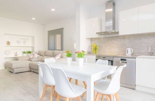 Sa Pobla Villa | CAN SERRA - Moderna casa de pueblo con piscina privada. WiFi Gratis