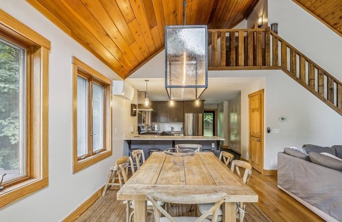 Stowe Area Chalet De Esquí | Can't Bear to Leave - Perfectly Appointed Chalet in Stowe!