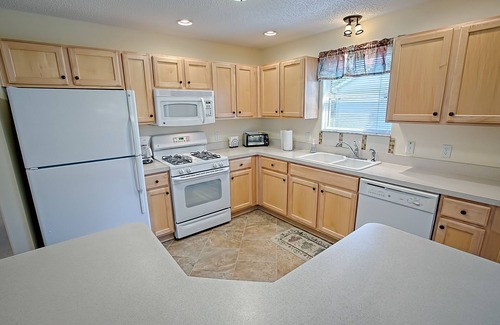 Lynnhaven Casa | Nuevo listado ubicado en el centro de The Villages con carrito de golf.