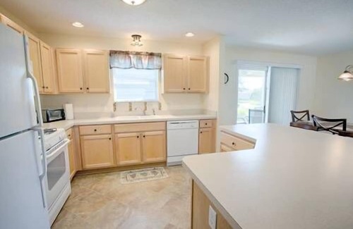 Lynnhaven Casa | Nuevo listado ubicado en el centro de The Villages con carrito de golf.