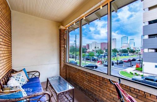 Hyde Park Apartamento | Can't Buy Me Love - U of Tampa Flat in N Hyde Park