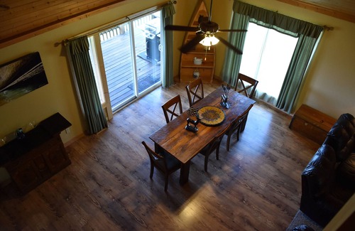 Eureka Springs Casa | Can-U-Canoe Riverview Eagles Roost
