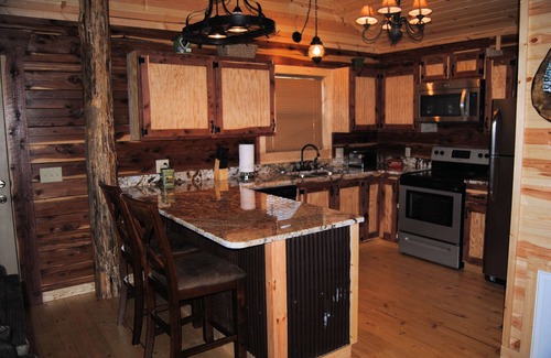 Eureka Springs Cabina | Can-U-Canoe Riverview Luxury Una habitación de lujo