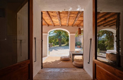 Sant Agusti des Vedra Villa | Can Xo: Lujosa vila. Antigua finca. Bellamente restaurada. Piscina. Playa cerca