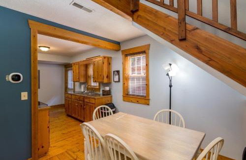 Millersburg Casa | Canadian Hemlock . Trailside Lodging