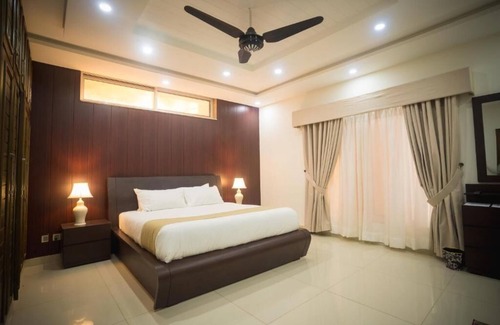 E-11 Sector Hotel | Canadian Inn