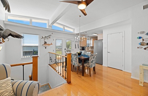 City-by-the Sea Casa | Canal Breeze! Waterfront property! Private pool!