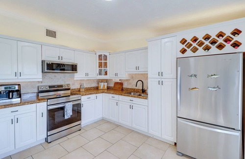 Twin Lakes Apartamento | Canal-Front Apt w/ Screened Balcony in Key Largo!
