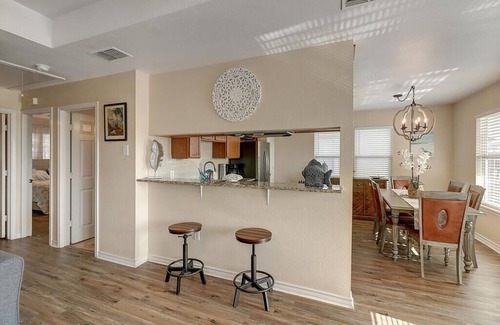 Flour Bluff Casa | Canal Front Beach House with Laguna Madre Views. Flour Bluff, Corpus Christi.