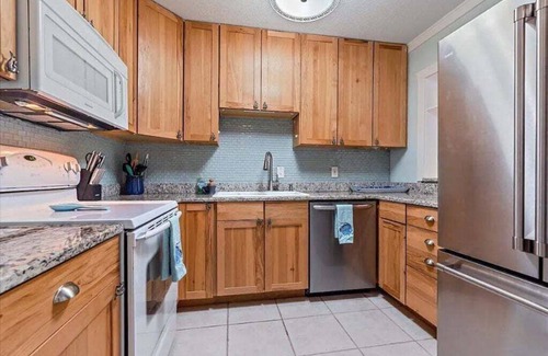 Bayshore Gardens Casa | CANAL FRONT! Bring or rent a boat, near AMI/IMG + HEATED POOL