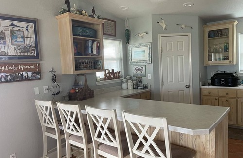 City-by-the Sea Casa | Canal front Coastal Cottage in Rockport off Estes Flats!