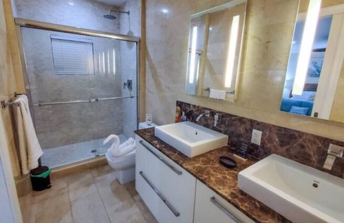 Bahamia West Condominio | Canal front Comfort Dock slip available