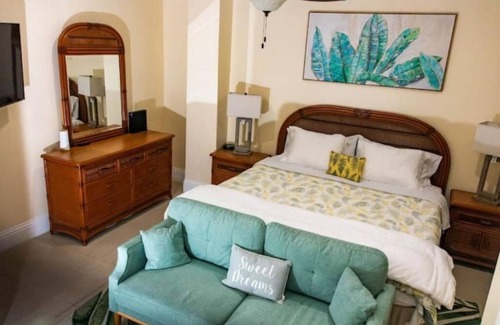 Bahamia West Condominio | Canal front Comfort Dock slip available