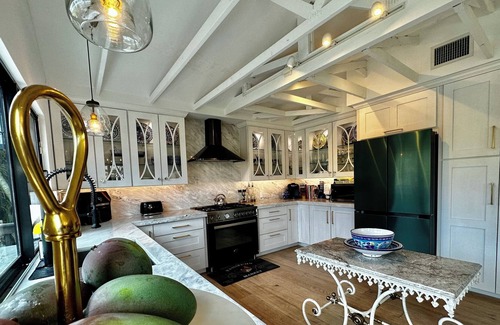 Redevelopment Area Casa | Canal Front, Gulf Access, Walk to downtown on Naples greenway!