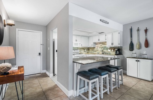 Fort Walton Beach Casa | Canal Front Home w/Private Dock | Pet Friendly