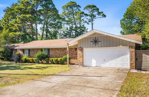 Fort Walton Beach Casa | Canal Front Home w/Private Dock | Pet Friendly