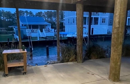 Cedar Neck Casa | Canal Front Home Boaters Paradise