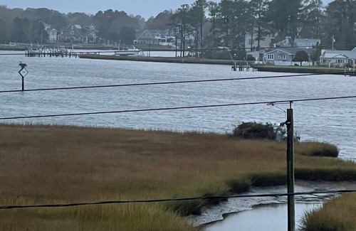 Cedar Neck Casa | Canal Front Home Boaters Paradise