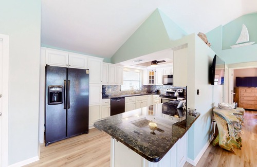 Charlotte Park Casa | Canal-front home with private dock, pool, screened lanai, & W/D