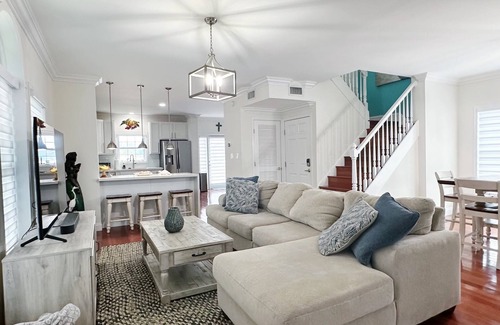 Twin Lakes Casa | CANAL FRONT HOME WITH DOCK FOR YOUR BOAT. CENTRALLY LOCATED IN KEY LARGO