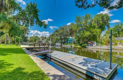 Crystal River Casa | Canal-Front Outdoor Oasis Home in Crystal Water