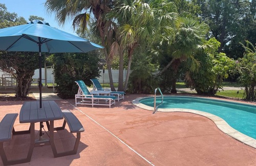 Tavares Casa | Canal front pool home to Dora Chain of Lakes