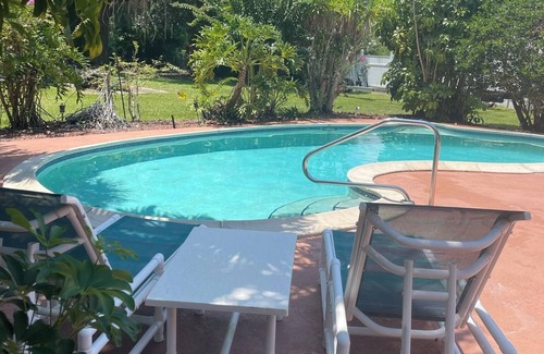 Tavares Casa | Canal front pool home to Dora Chain of Lakes