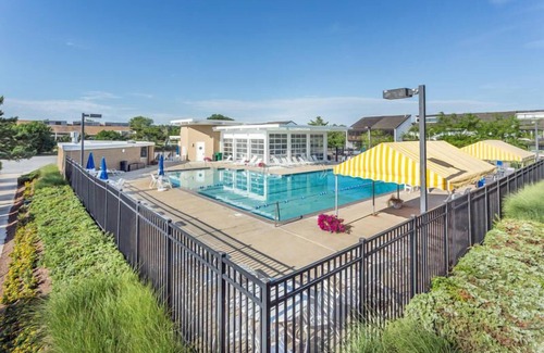 North Shores Casa | Canal-Front Retreat: 5BR Home w/ Private Dock, Porch, Beach & Pool Access!