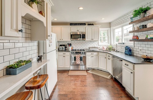St. Clair Shores Casa | Canal-Front St Clair Shores Home: 2 Mi to Dtwn