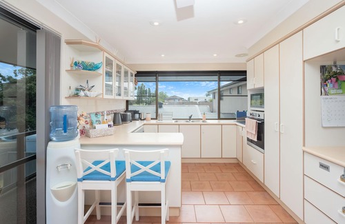Port Macquarie Casa | Ataque frontal del canal con embarcadero privado