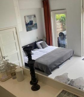 Nieuw-West Apartamento | Canal Garden Apartment StayWell Amsterdam