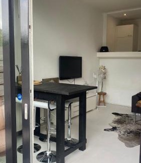 Nieuw-West Apartamento | Canal Garden Apartment StayWell Amsterdam