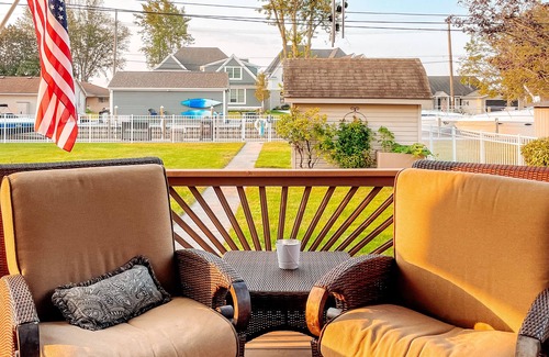 Anchor Bay Harbor Casa | Canal Home