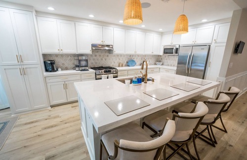 Isla Del Sol Casa | Canal in Sea Isle. Beautiful, spacious, comfortably decorated beach house