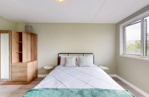 St. Johns Wood Apartamento | Canal view 2BD flat - Regents Park!