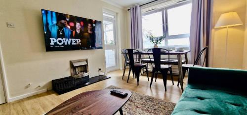 Westbourne Green Apartamento | Canal View 3 bed Flat - Little Venice!
