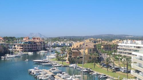 Sotogrande Apartamento | Canal View Apt Puerto Sotogrande