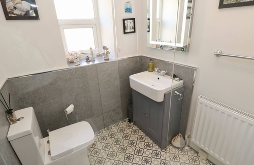 Kildwick Casa | CANAL VIEW COTTAGE, family friendly in Farnhill