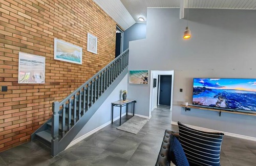 Newport Casa | Canal view getaway in Newport