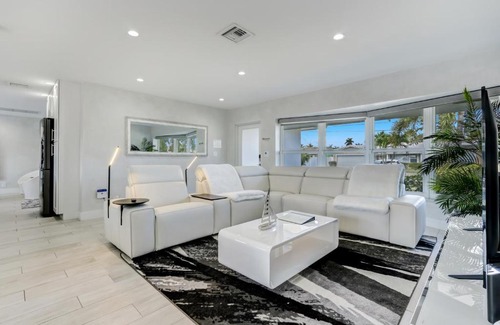 Coral Ridge Isles Casa | Canal - Water view, private pool, near beach