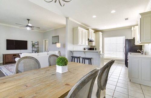 South Baton Rouge Casa | Canalfront Baton Rouge Home w/ Patio: 6 Mi to LSU!