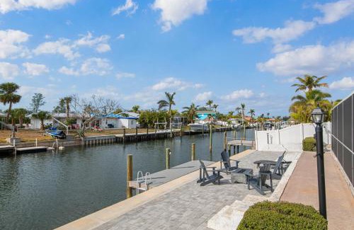 Whitney Beach Casa | Canalfront Bradenton home with Dock & Heated Screened In Pool