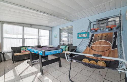 Whitney Beach Casa | Canalfront Bradenton home with Dock & Heated Screened In Pool