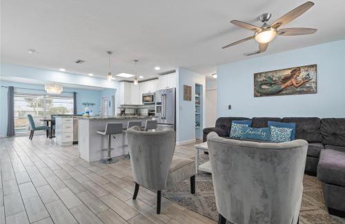 Whitney Beach Casa | Canalfront Bradenton home with Dock & Heated Screened In Pool