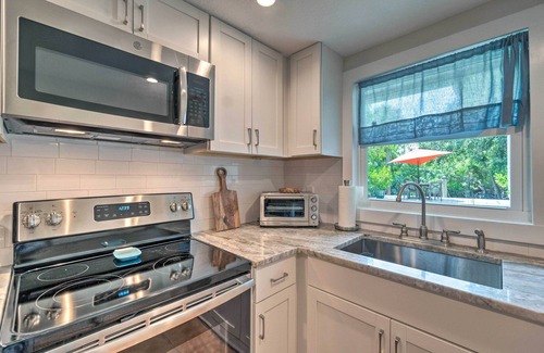 Palmetto Casa | Canalfront Home w/ Kayaks, Pool & On-Site Fishing!