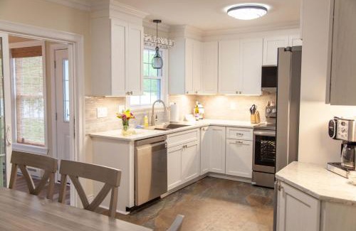 Waterloo Casa | Canalside Cottage 3BR Lake Access Dock Fire Pit